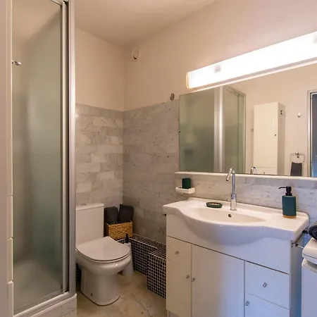 Appartement Spacieux Cabine-parking Gratuit-clim-proche Centre&mer-vue Port Lgm